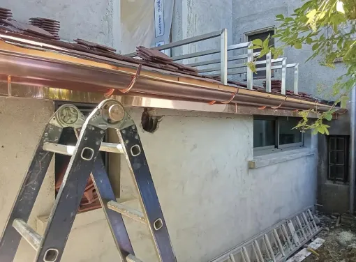 Remplacement de gouttière à Fontainebleau, Fontainebleau, CF COUVERTURE