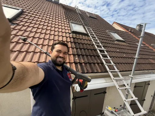 Super temps, nos clients en profitent pour faire nettoyer leur toiture ☀️💧, Fontainebleau, CF COUVERTURE