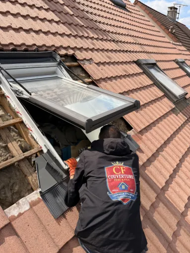 ✅ Installation d’un nouveau velux avec son kit d’étanchéité. Sur brie compte rebert 📍 , Fontainebleau, CF COUVERTURE