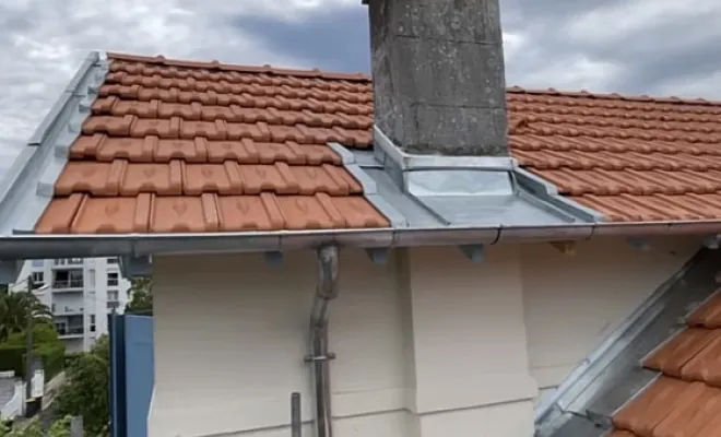 rénovations pied de cheminée en zinc avec solin mural façonner à la main à bois le Roi, Fontainebleau, CF COUVERTURE